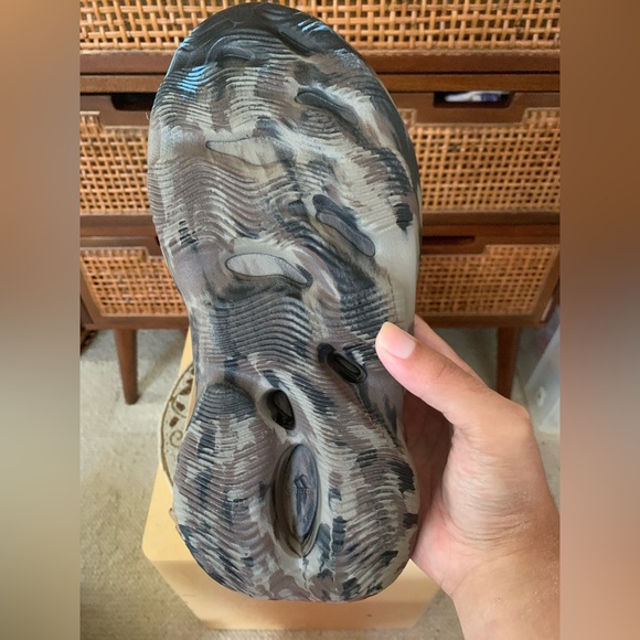 yeezy foamrunners - Picture 3 of 5